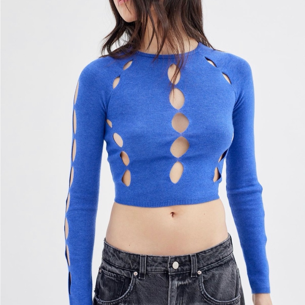 UO Blue Cutout Long-Sleeve Cropped Top